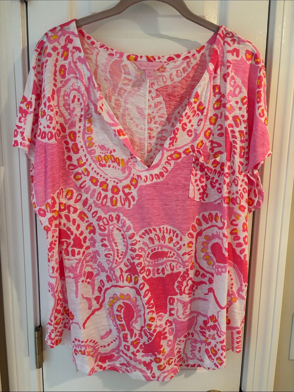 Lilly Pulitzer Pink & White Paisley V-Neck Short Sleeve Tee